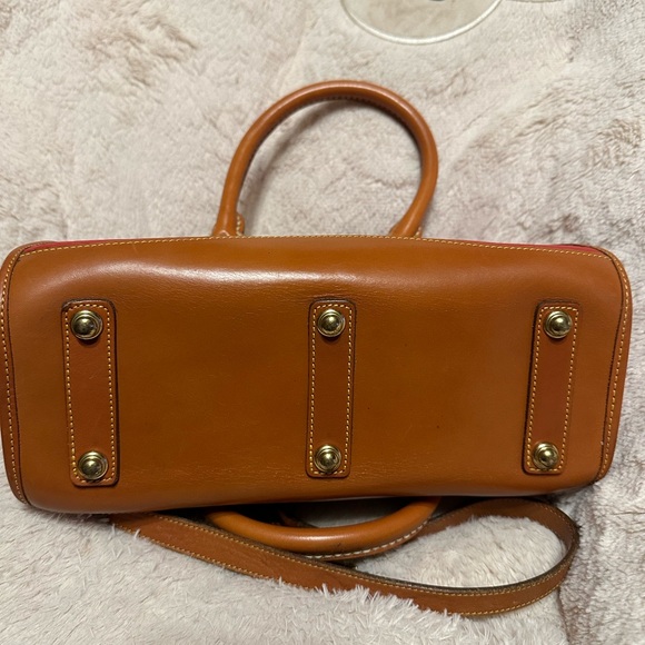 Elegant Red and Tan Tote Bag - Picture 5 of 16